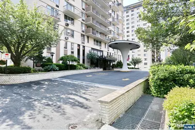 160 Overlook Avenue 4C #4C, Hackensack, NJ 07601 - Photo 3