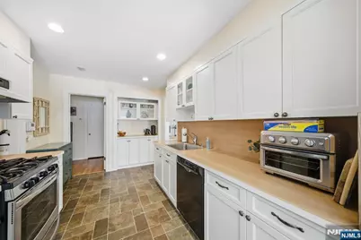 66 Legion Place, Closter, NJ 07624 - Photo 15