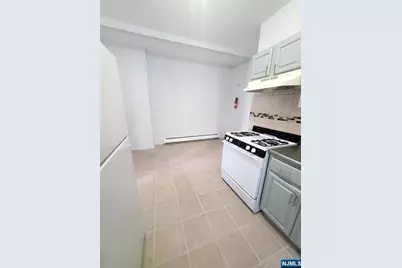 54-56 Lindsley Place 1R #1R, East Orange, NJ 07018 - Photo 5