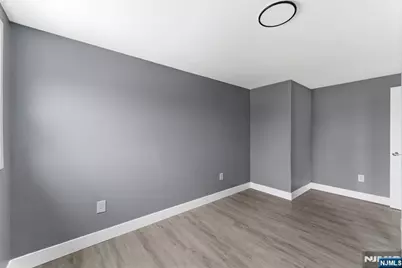 542 3rd Avenue 2 #2, Lyndhurst Township, NJ 07071 - Photo 5