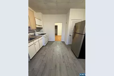 405 Fairview Avenue, Fairview, NJ 07022 - Photo 3