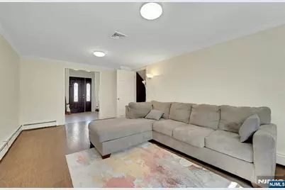 18-00 Scialla Court, Fair Lawn, NJ 07410 - Photo 3