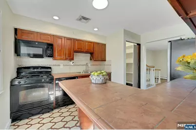 18-00 Scialla Court, Fair Lawn, NJ 07410 - Photo 13