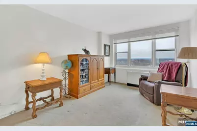 2000 Linwood Avenue 10J #10J, Fort Lee, NJ 07024 - Photo 11