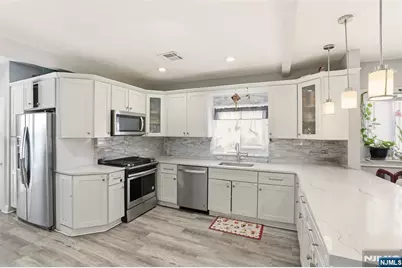 41 15th Avenue, Elmwood Park, NJ 07407 - Photo 9