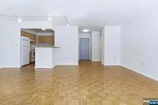 1111 River Road C6, Edgewater, NJ 07020 - Photo 3