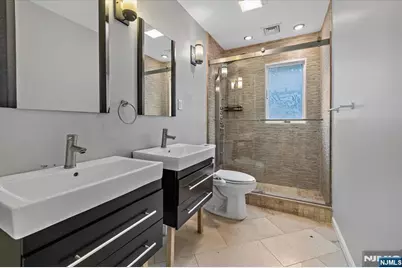 178 Undercliff Avenue, Edgewater, NJ 07020 - Photo 17