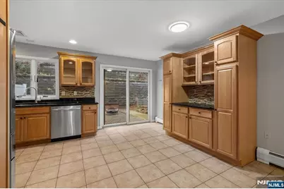 178 Undercliff Avenue, Edgewater, NJ 07020 - Photo 5