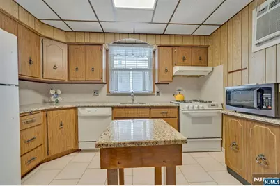 712 Meyer Avenue, Lyndhurst Township, NJ 07071 - Photo 5