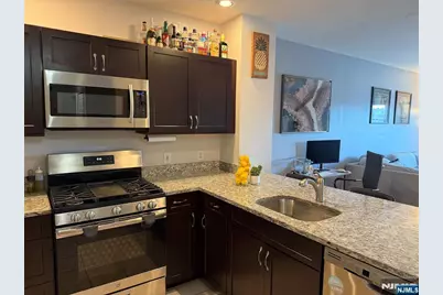 242 The Promenade 242 #242, Edgewater, NJ 07020 - Photo 3