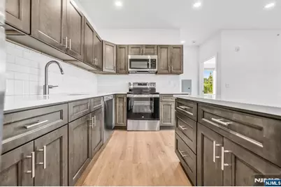 315 Railroad Avenue 204 #204, East Rutherford, NJ 07073 - Photo 7