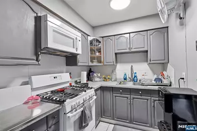 82 Garfield Avenue, Jersey City, NJ 07305 - Photo 3