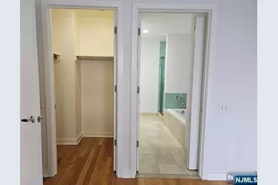 807 Hudson Park, Edgewater, NJ 07020 - Photo 13