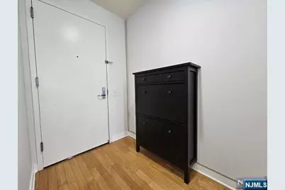 807 Hudson Park, Edgewater, NJ 07020 - Photo 7