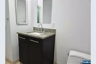 807 Hudson Park, Edgewater, NJ 07020 - Photo 5
