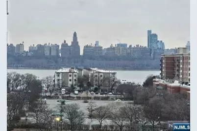 807 Hudson Park, Edgewater, NJ 07020 - Photo 25