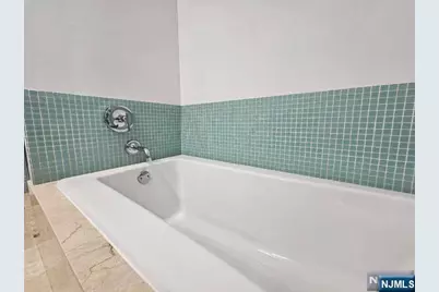 807 Hudson Park, Edgewater, NJ 07020 - Photo 15