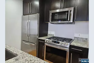 807 Hudson Park, Edgewater, NJ 07020 - Photo 3