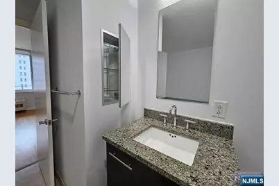 807 Hudson Park, Edgewater, NJ 07020 - Photo 11