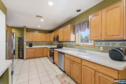 179 Fern Avenue, Lyndhurst Township, NJ 07071 - Photo 11