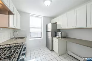 787 Summit Ave 11, Jersey City, NJ 07307 - Photo 17
