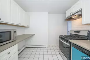 787 Summit Ave 11, Jersey City, NJ 07307 - Photo 9