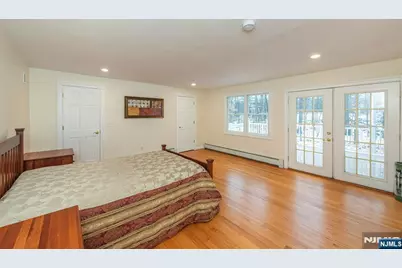 5 Pin Oak, West Caldwell, NJ 07006 - Photo 15