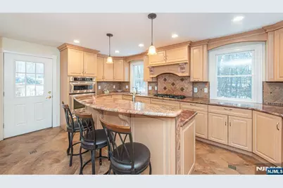 5 Pin Oak, West Caldwell, NJ 07006 - Photo 9