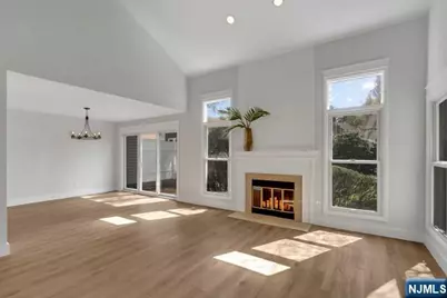 153 Oldwoods Court, Mahwah, NJ 07430 - Photo 3