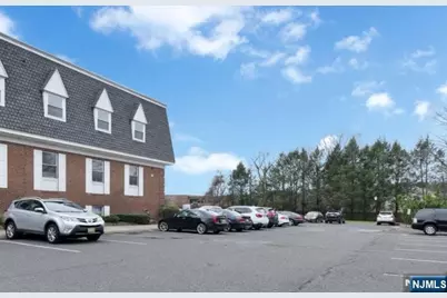 573 Valley Road 5 #5, Wayne, NJ 07470 - Photo 3