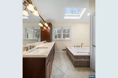 379 Butternut Avenue, Wyckoff Township, NJ 07481 - Photo 11