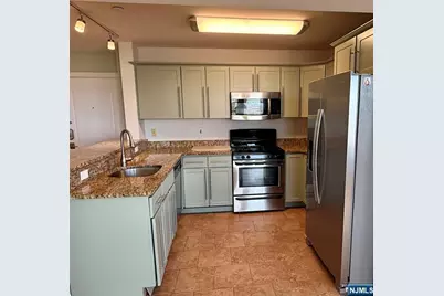 132 Union Avenue 405A #405A, East Rutherford, NJ 07073 - Photo 3
