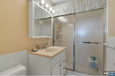 2000 Linwood Avenue 5A #5A, Fort Lee, NJ 07024 - Photo 17