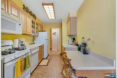 2000 Linwood Avenue 5A #5A, Fort Lee, NJ 07024 - Photo 11