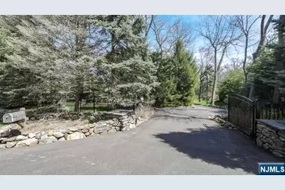 202 Chestnut Ridge Road, Saddle River, NJ 07458 - Photo 3