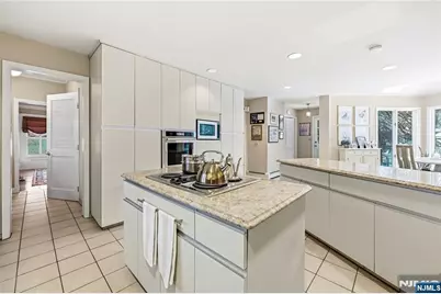 525 Franklin Avenue, Franklin Lakes, NJ 07417 - Photo 13