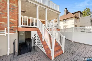 1070 Cumbermeade Rd, Fort Lee, NJ 07024 - Photo 25