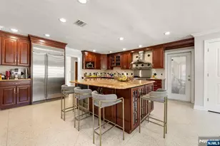 1070 Cumbermeade Rd, Fort Lee, NJ 07024 - Photo 7