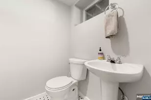 1070 Cumbermeade Rd, Fort Lee, NJ 07024 - Photo 21