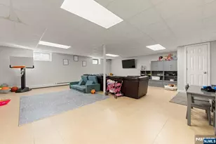 1070 Cumbermeade Rd, Fort Lee, NJ 07024 - Photo 21