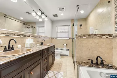 1070 Cumbermeade Road, Fort Lee, NJ 07024 - Photo 19