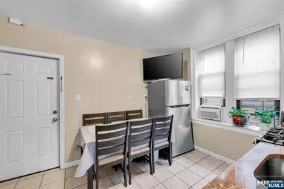 527 34th Street D2 #D2, Union City, NJ 07087 - Photo 3