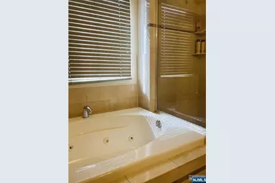 428 Grandview Place 428 #428, Fort Lee, NJ 07024 - Photo 11