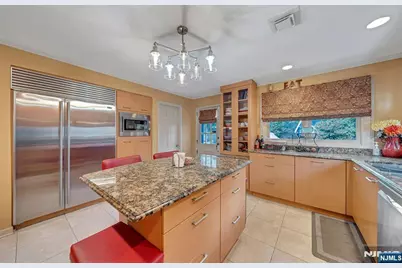 379 W Shore Drive, Wyckoff Township, NJ 07481 - Photo 17