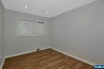 89 Wyoming Road, Paramus, NJ 07652 - Photo 11