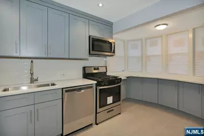 89 Wyoming Road, Paramus, NJ 07652 - Photo 9