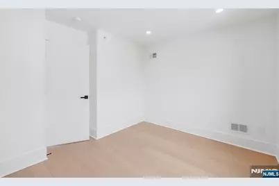 25 Garden Place A #A, Edgewater, NJ 07020 - Photo 31