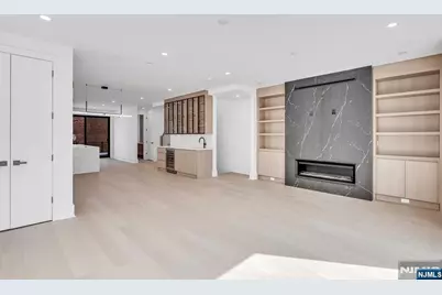 25 Garden Place A #A, Edgewater, NJ 07020 - Photo 3