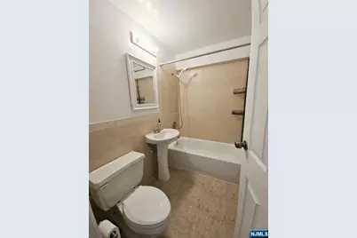 333 Grand Avenue 2E #2E, Palisades Park, NJ 07650 - Photo 5