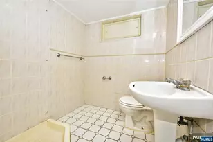 110 Lakeshore Dr, Oakland, NJ 07436 - Photo 23